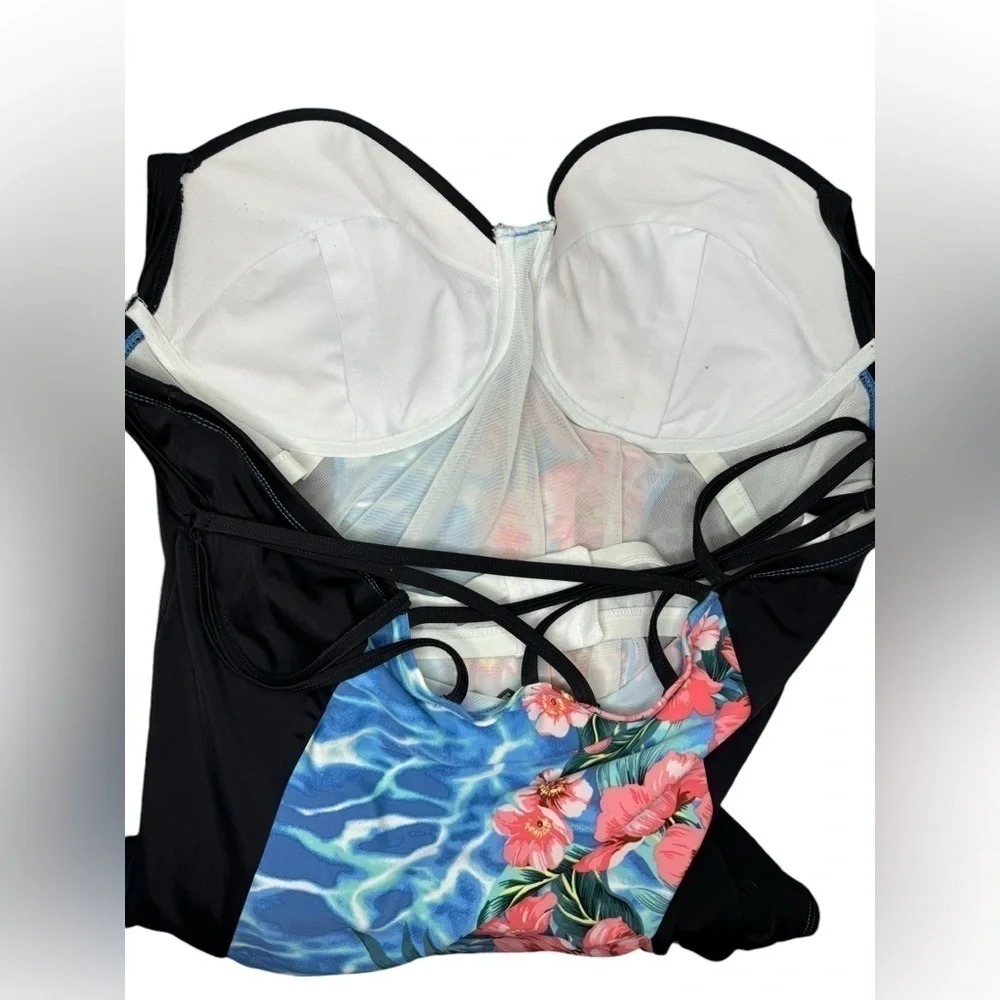 Torrid One Piece Swim Suit Size 3X D/DD Water Floral